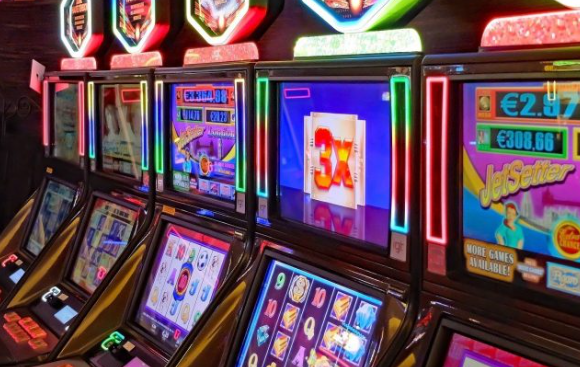 Main Mesin Slot Di Kasino - Apakah Kamu mau main mesin slot di kasino bumi ataupun main slot online, tindakannya senantiasa serupa.